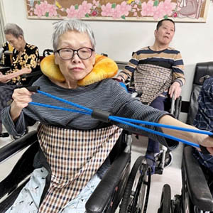  擴胸運動讓長輩活力滿滿! 